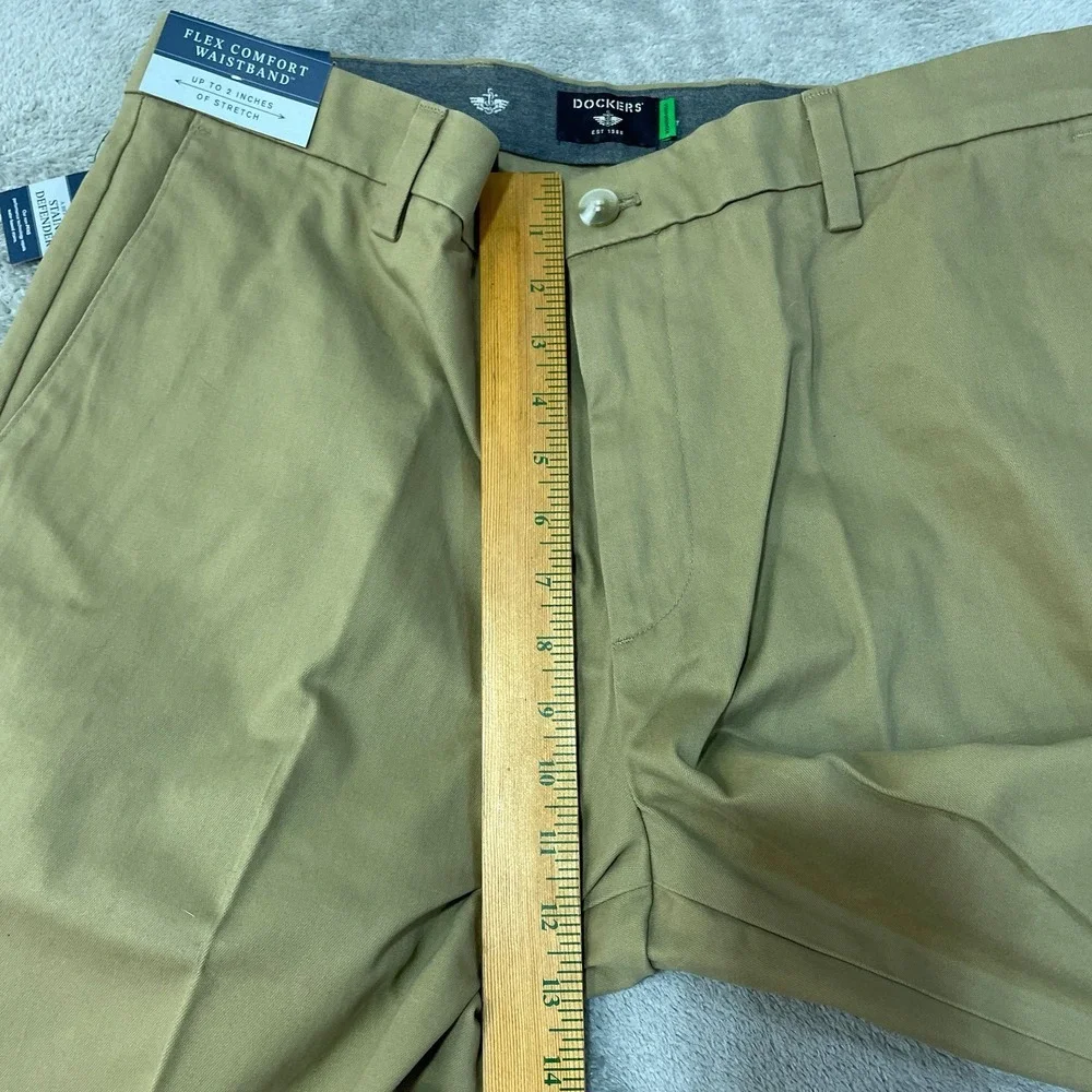 NWT Dockers Signature Khaki Pants Men's 34x32 Tan Cotton Classic Fit